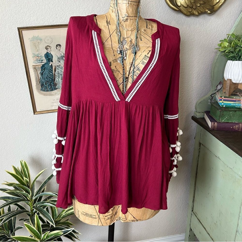 Southern Stitch Boutique NWT Maroon White Pompom Tassel Boho V Neck Blouse Sz M